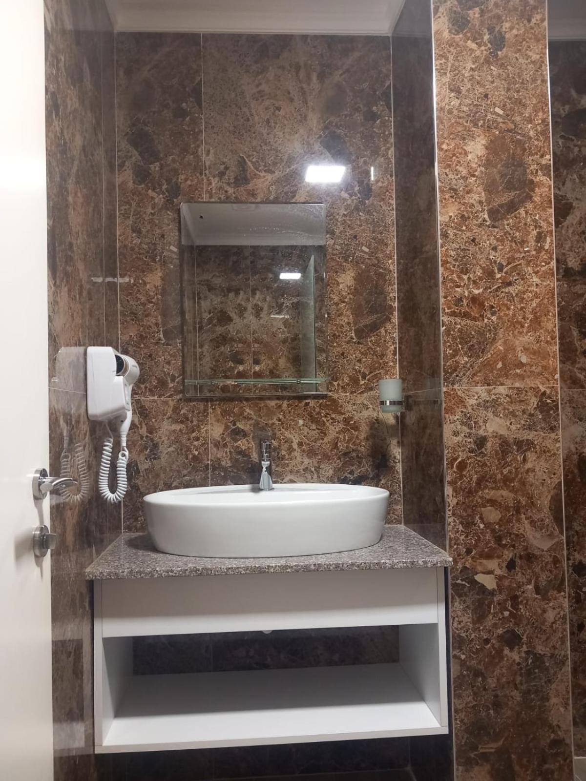 Hotel Ksamili Екстер'єр фото